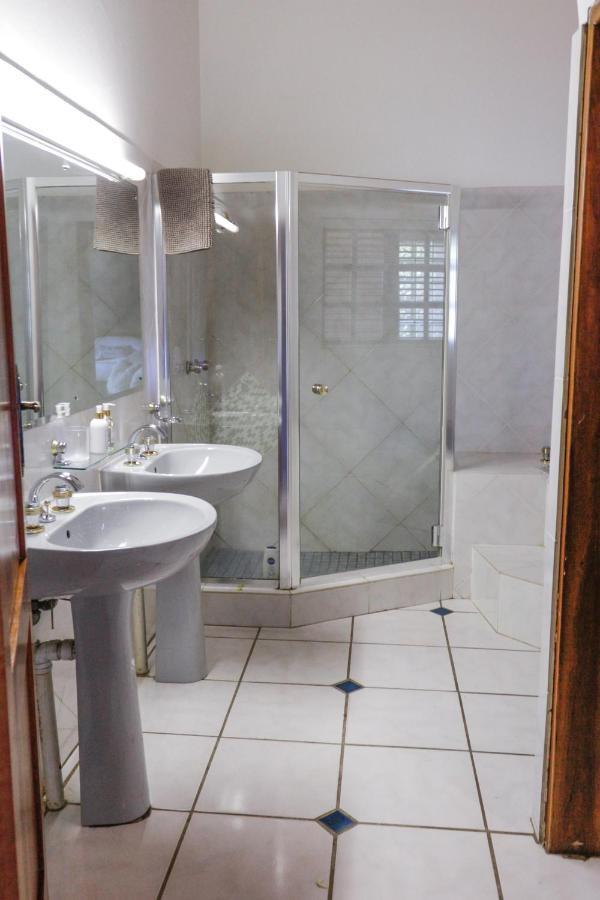 25 On Catherine Pretoria Ngoại thất bức ảnh